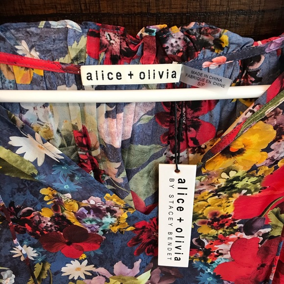 Alice + Olivia Julius Raglan Sleeve Floral Blouse - Picture 7 of 9